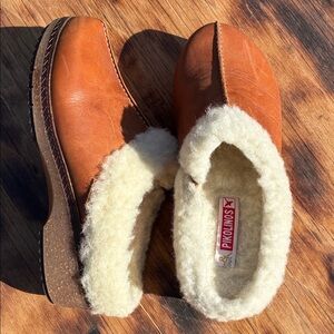 PIKOLINOS Cognac Leather Slip-On Clog with Cream Shearling Collar